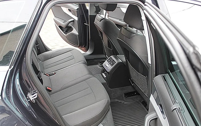 Audi A4 cena 79900 przebieg: 189000, rok produkcji 2017 z Wolbrom małe 211